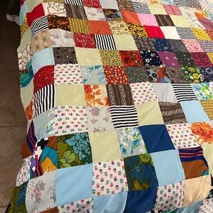 Handmade quilt. ( grandmas quilt) vintage
